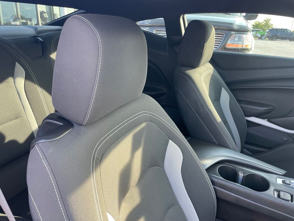 2023 Chevrolet Camaro 1LT - 335 HP / APPLE CARPLAY