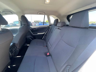2025 Toyota RAV4 LE - WIRELESS APPLE CARPLAY / 30 MPG