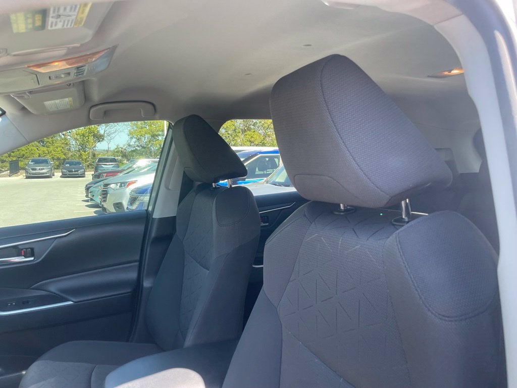 2021 Toyota RAV4 XLE - APPLE CARPLAY / AWD