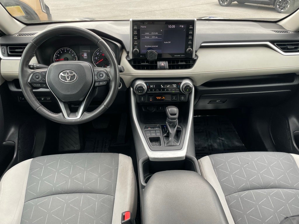2022 Toyota RAV4 XLE - MOONROOF / RADAR CRUISE