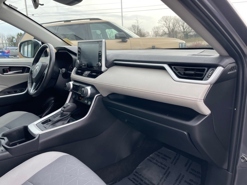 2022 Toyota RAV4 XLE - MOONROOF / RADAR CRUISE