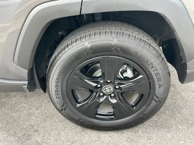 2022 Toyota RAV4 XLE - MOONROOF / RADAR CRUISE