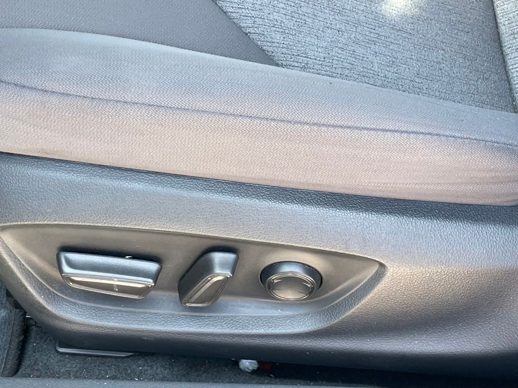 2022 Toyota Camry LE - APPLE CARPLAY / 8 WAY POWER DRIVER SEAT