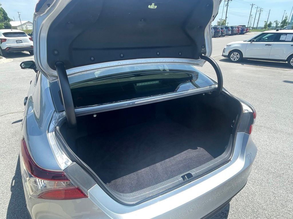 2022 Toyota Camry LE - APPLE CARPLAY / 8 WAY POWER DRIVER SEAT