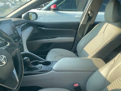 2021 Toyota Camry SE - 39 MPG / APPLE CARPLAY