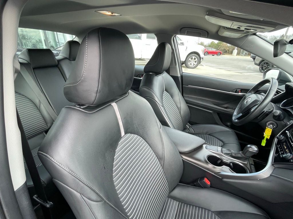 2024 Toyota Camry SE - 40 MPG / APPLE CARPLAY