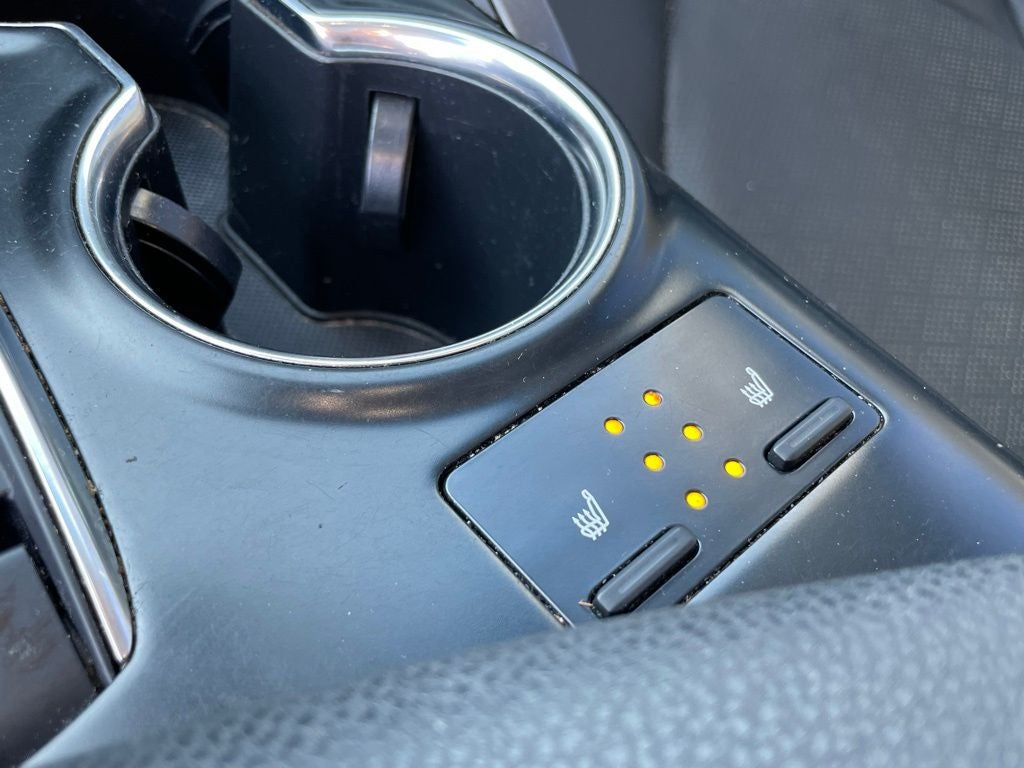 2020 Toyota Camry XSE - APPLE CARPLAY / BLIND SPOT MONITORING