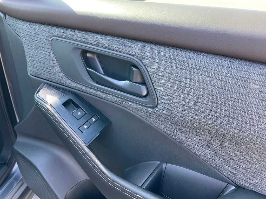 2021 Nissan Rogue S - 35 MPG / APPLE CARPLAY