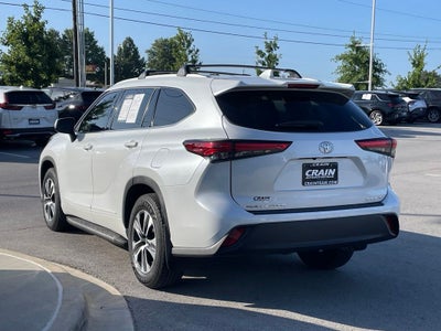 2022 Toyota Highlander XLE - POWER MOONROOF / APPLE CARPLY