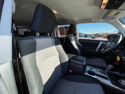 2018 Toyota 4Runner SR5 - CLEAN CARFAX / 4WD