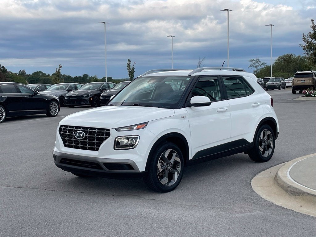 2025 Hyundai Venue SEL - POWER MOONROOF / APPLE CARPLAY