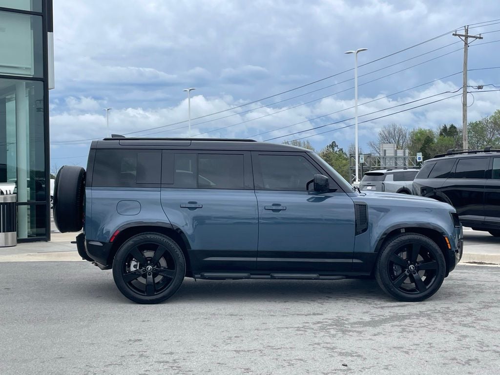 2025 Land Rover Defender 110 X-Dynamic SE - PANORAMIC ROOF / ELECTRONIC AIR SUSPENSION