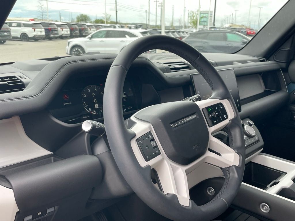 2025 Land Rover Defender 110 X-Dynamic SE - PANORAMIC ROOF / ELECTRONIC AIR SUSPENSION