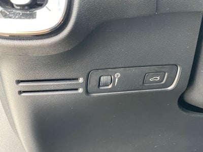 2020 Volvo XC40 Momentum - POWER TAILGATE / MEMORY SEATS