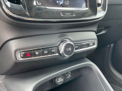 2020 Volvo XC40 Momentum - POWER TAILGATE / MEMORY SEATS