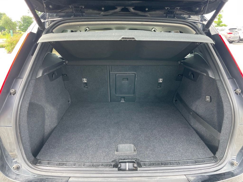 2020 Volvo XC40 Momentum - POWER TAILGATE / MEMORY SEATS