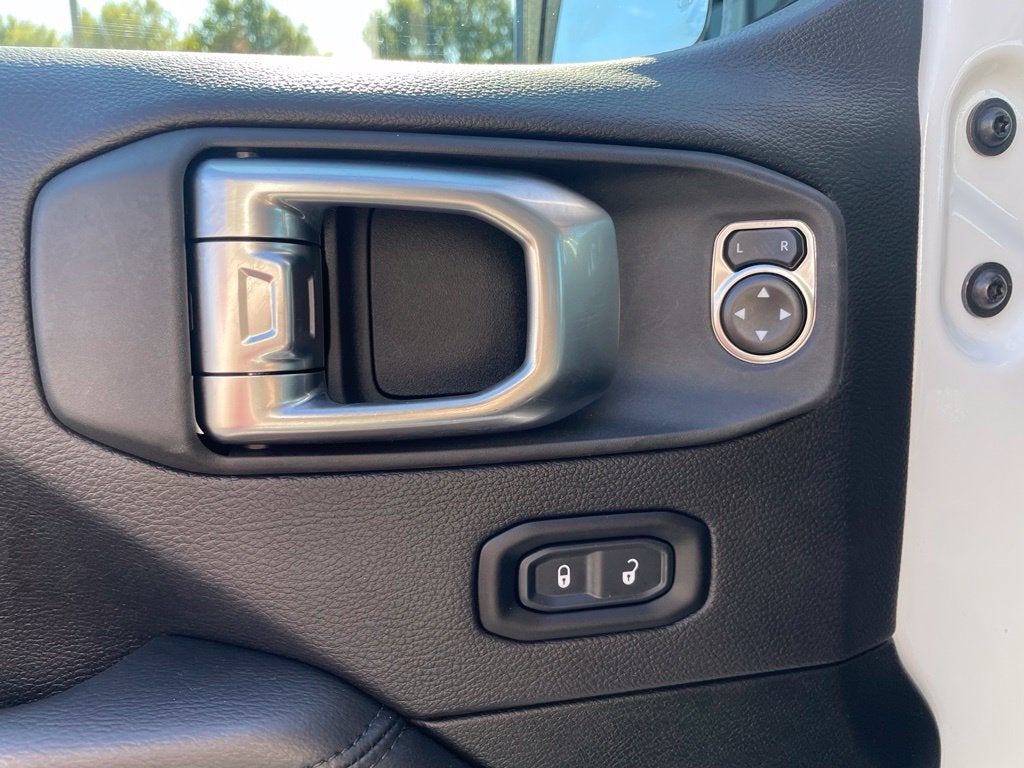 2020 Jeep Wrangler Unlimited Sahara Altitude Leather, Navi, Alpine, One Owner, Clean CarFax
