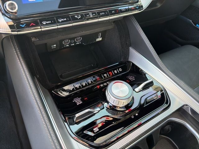 2023 Jeep Grand Wagoneer Base