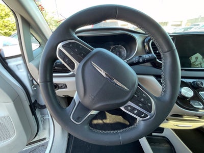 2023 Chrysler Pacifica Touring L Clean CarFax, One Owner, Third Row Seating