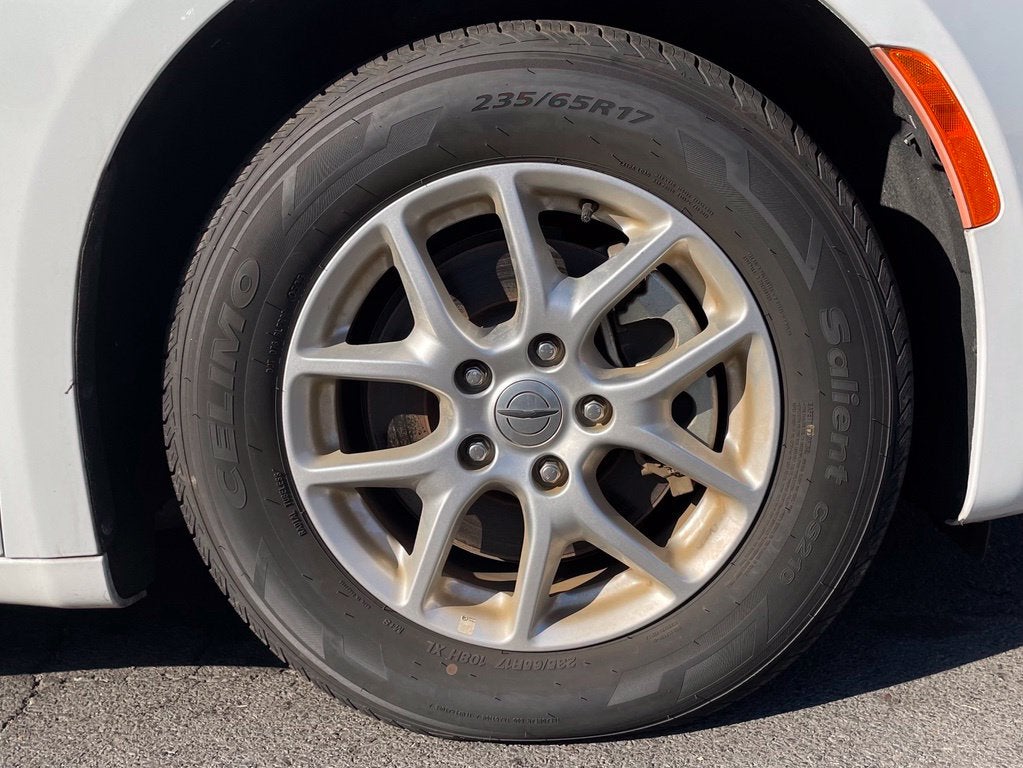 2023 Chrysler Pacifica Touring L Clean CarFax, One Owner, Third Row Seating