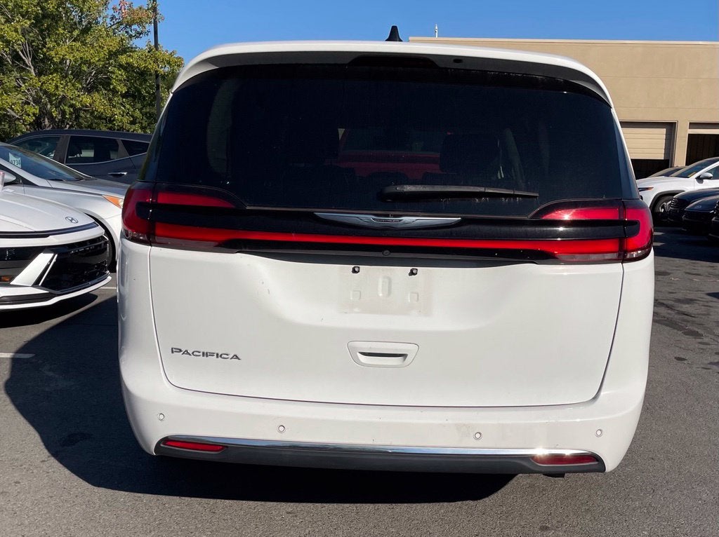 2023 Chrysler Pacifica Touring L Clean CarFax, One Owner, Third Row Seating