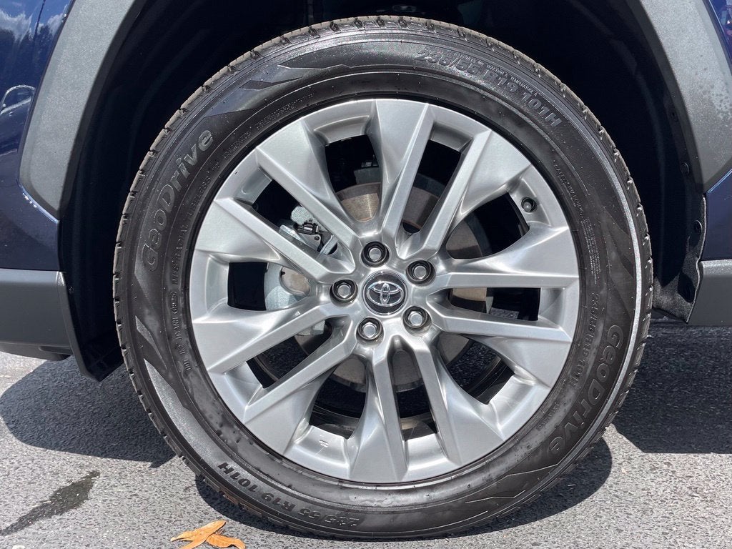 2025 Toyota RAV4 XLE One Owner, Low Miles