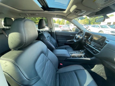 2025 Nissan Pathfinder Platinum Pano Roof, Leather, One Owner, Third Row
