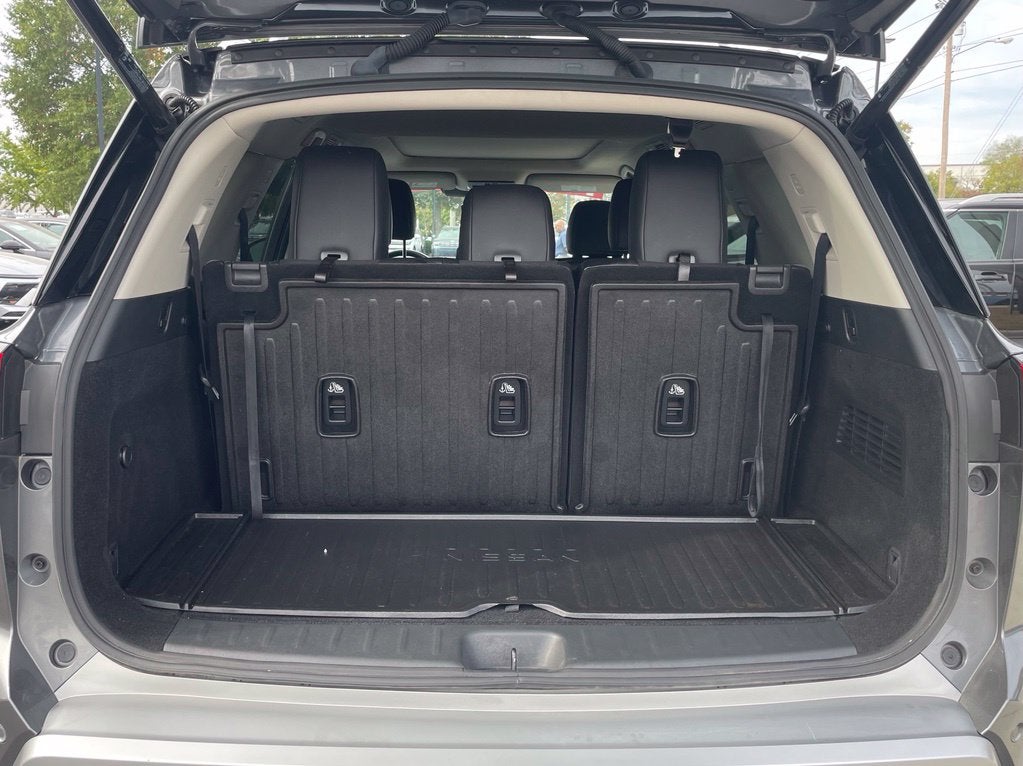 2025 Nissan Pathfinder Platinum Pano Roof, Leather, One Owner, Third Row