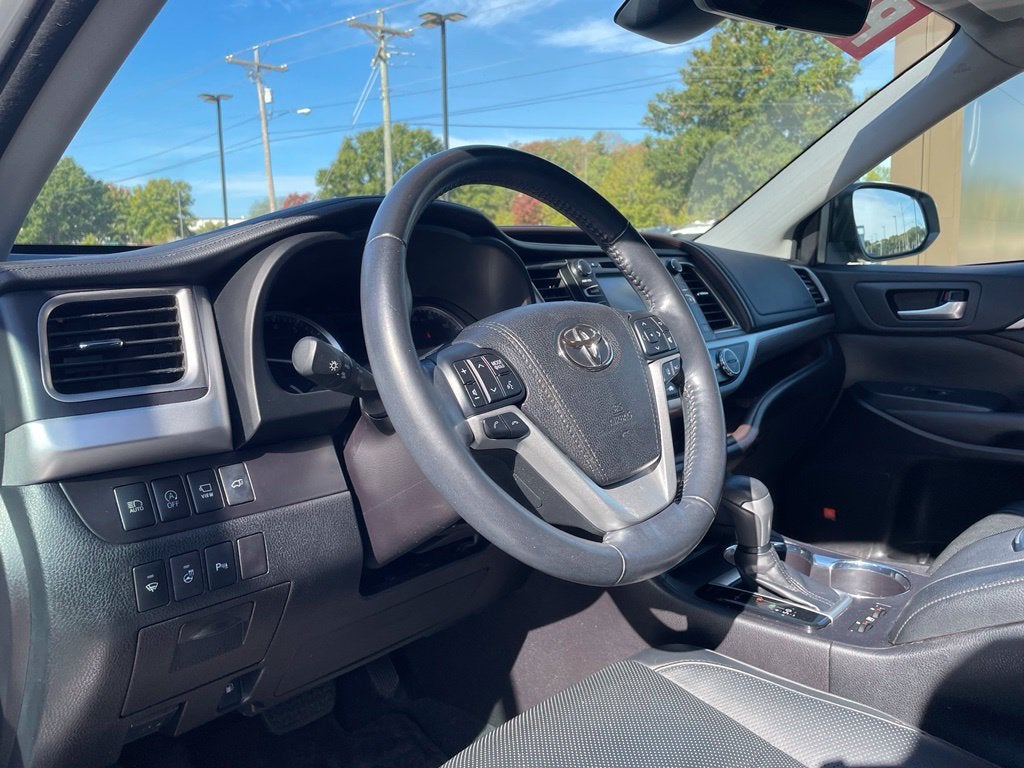 2018 Toyota Highlander Limited Platinum Leather, One Owner, Moonroof, Third Row