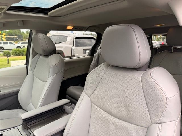2023 Toyota Sienna Limited 7 Passenger