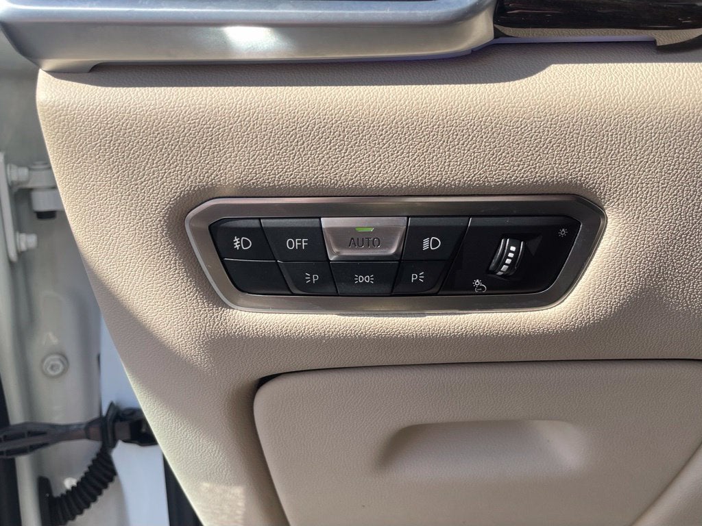 2020 BMW X5 sDrive40i Pano Roof, Leather