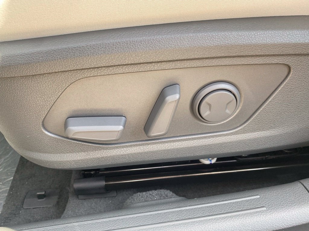 2025 Hyundai Sonata Hybrid SEL Low Miles, Clean CarFax