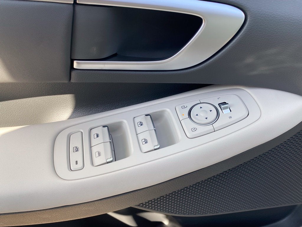 2025 Hyundai Sonata Hybrid SEL Low Miles, Clean CarFax