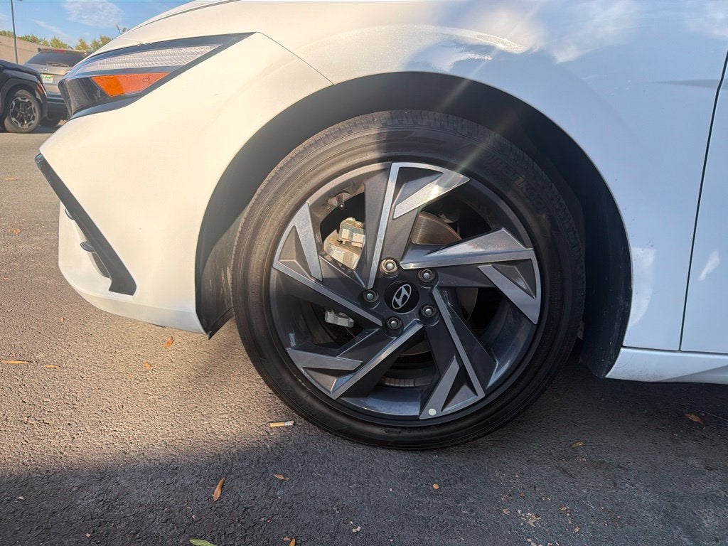 2025 Hyundai Elantra SEL Convenience Sunroof, One Owner