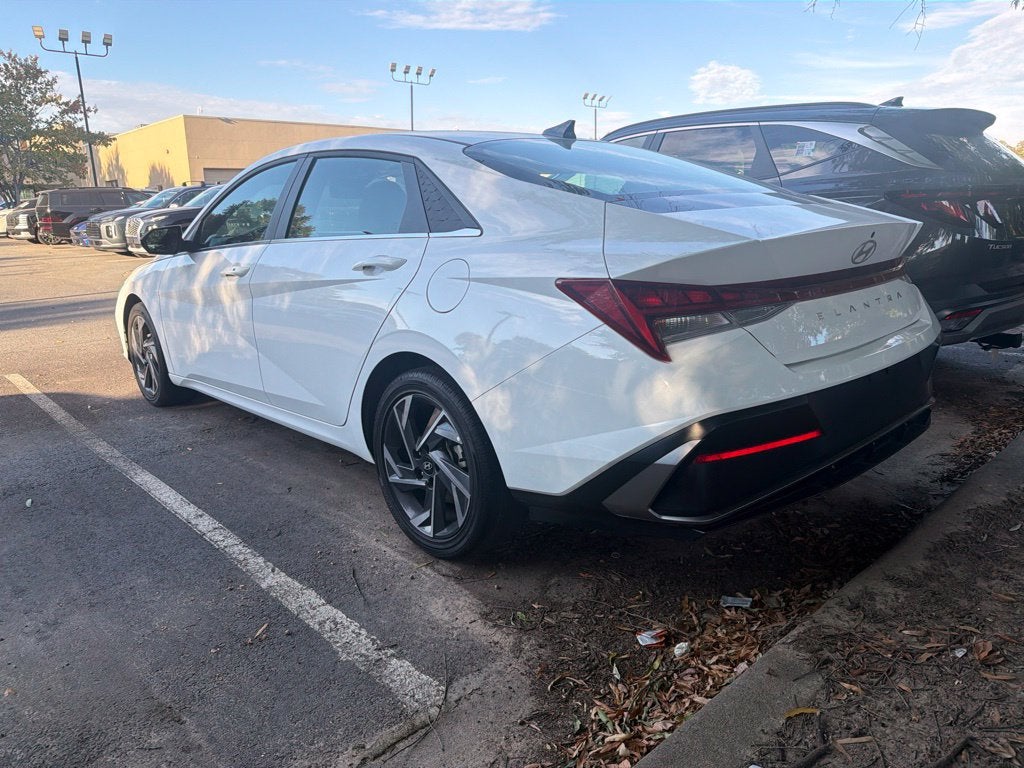 2025 Hyundai Elantra SEL Convenience Sunroof, One Owner