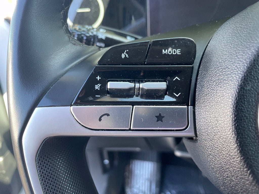 2025 Hyundai Elantra SEL Convenience Moonroof, Clean CarFax, One Owner