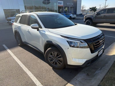 2022 Nissan Pathfinder SV
