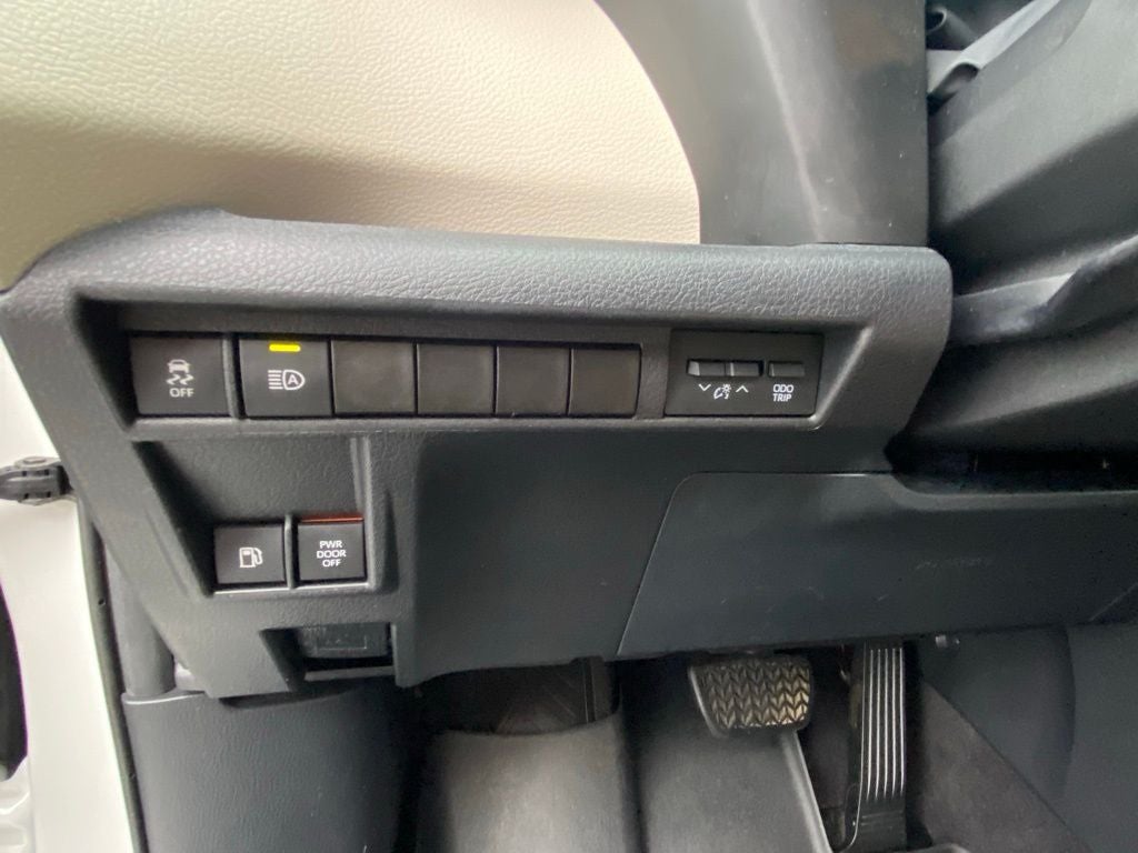 2021 Toyota Sienna XLE 8 Passenger