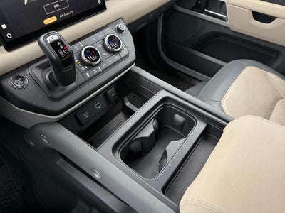 2023 Land Rover Defender 130 X-Dynamic SE