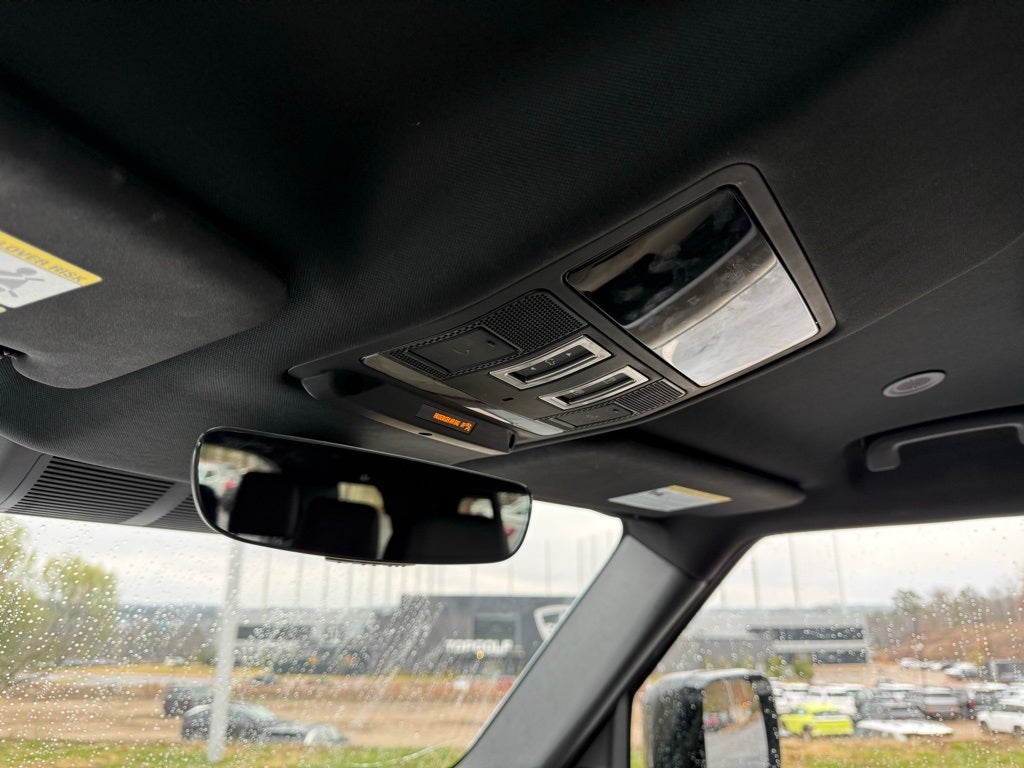 2023 Land Rover Defender 130 X-Dynamic SE