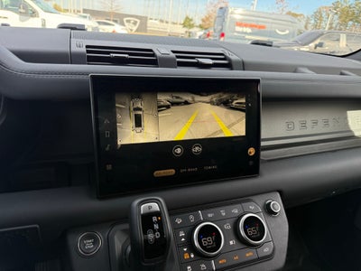 2024 Land Rover Defender 130 X-Dynamic SE