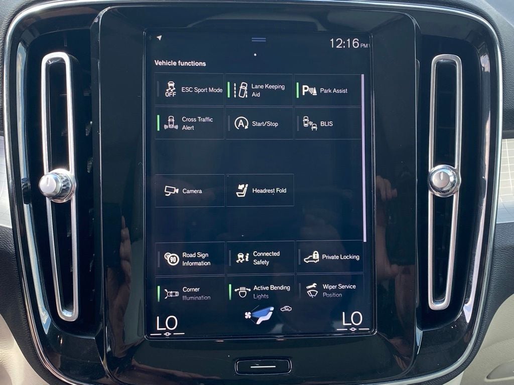 2021 Volvo XC40 Momentum