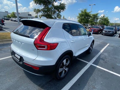 2021 Volvo XC40 Momentum