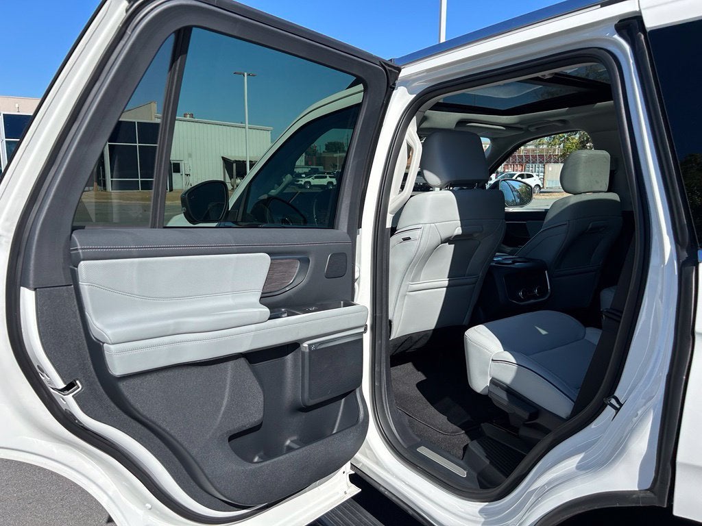 2025 Ford Expedition Platinum - 4WD - PLATINUM ULTIMATE