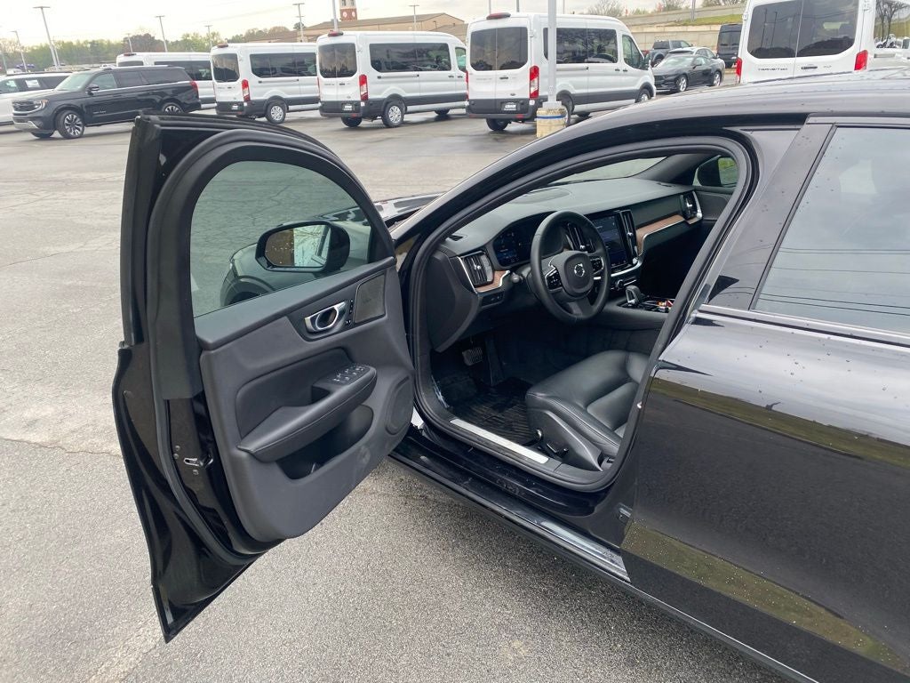 2023 Volvo S60 Recharge Plug-In Hybrid T8 Plus Black Edition