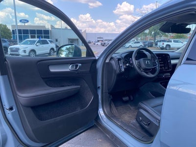 2022 Volvo XC40 Momentum - AWD - PREMIUM PKG