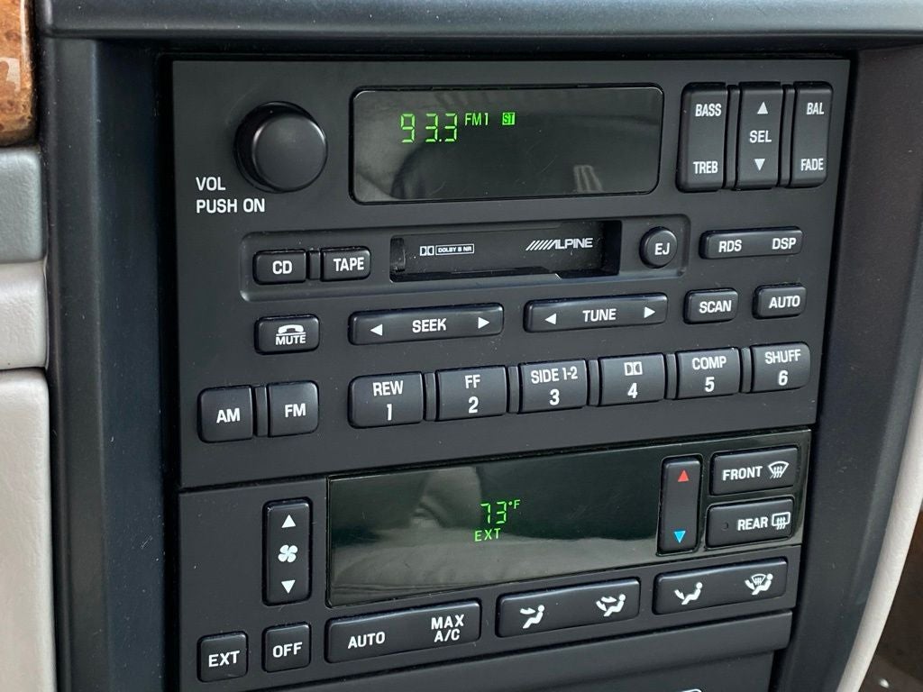 2002 Lincoln Continental Base