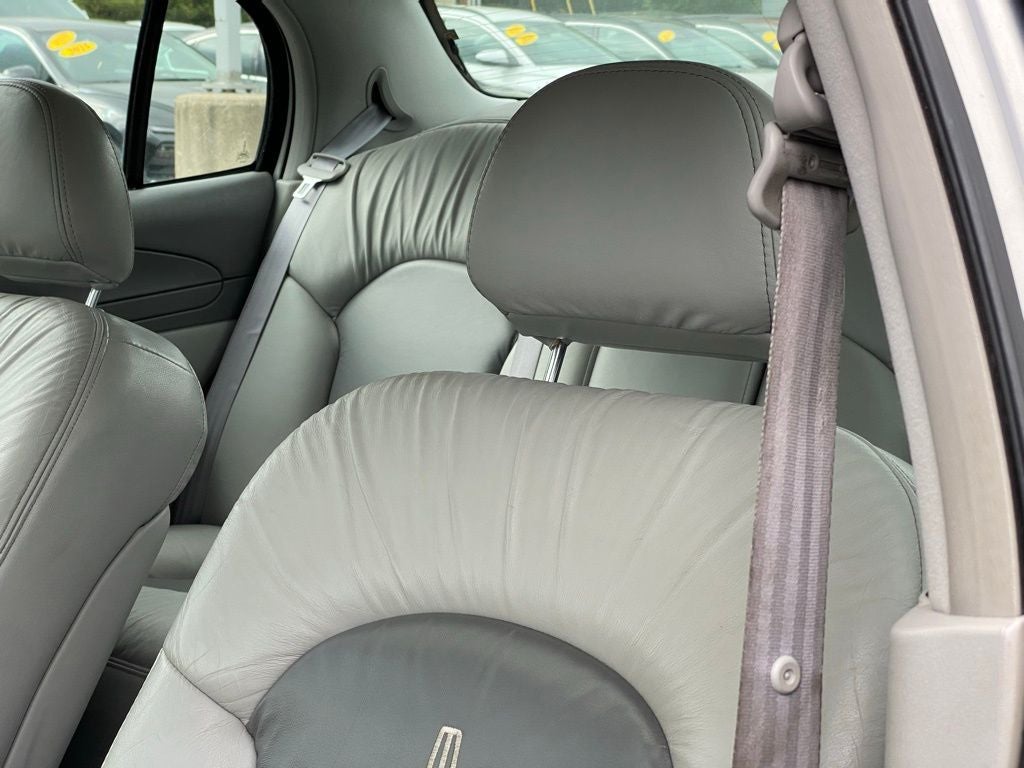 2002 Lincoln Continental Base