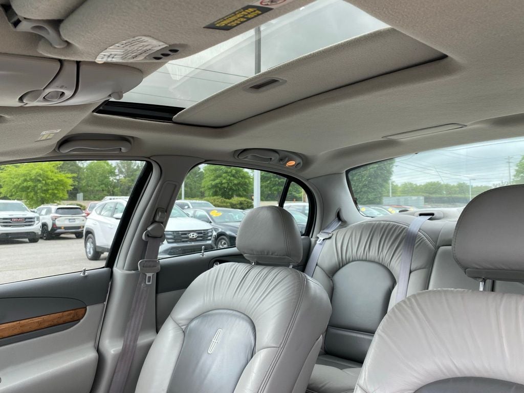 2002 Lincoln Continental Base