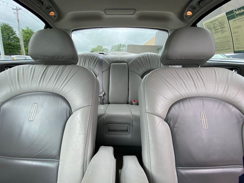 2002 Lincoln Continental Base